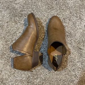 Cognac ankle booties
